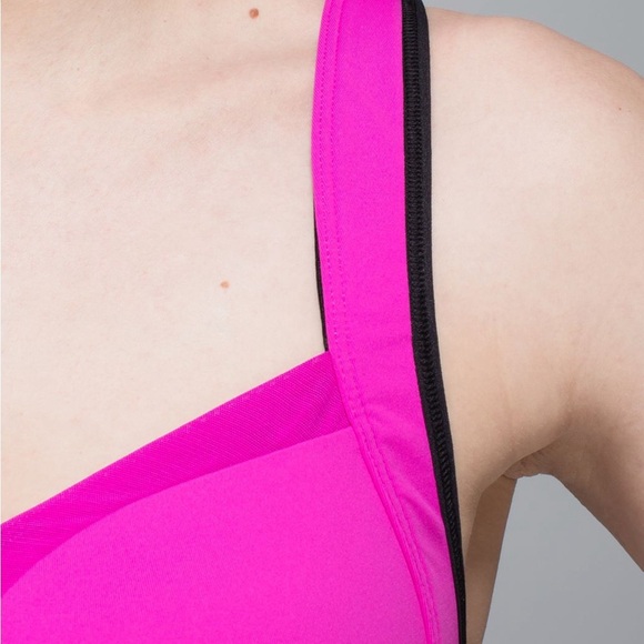 Lululemon Ta Ta Tamer II (C-DD cup)
Paris Perfection - Picture 3 of 10